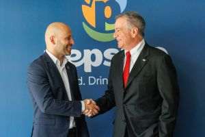Radu Berevoescu, General Manager, PepsiCo East Balkans, şi Darryl Nirenberg, Ambasadorul Statelor Unite ale Americii în România